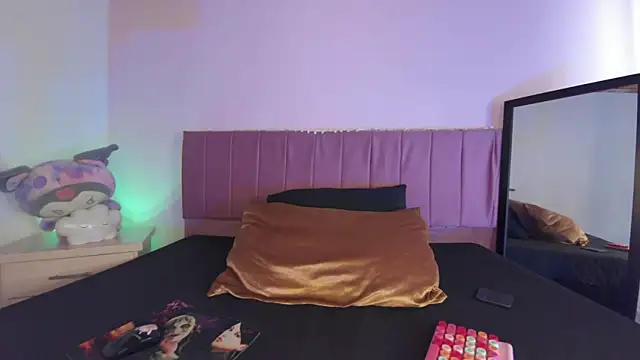 kitty-kryss online show from September 27, 2025, 2:12 pm