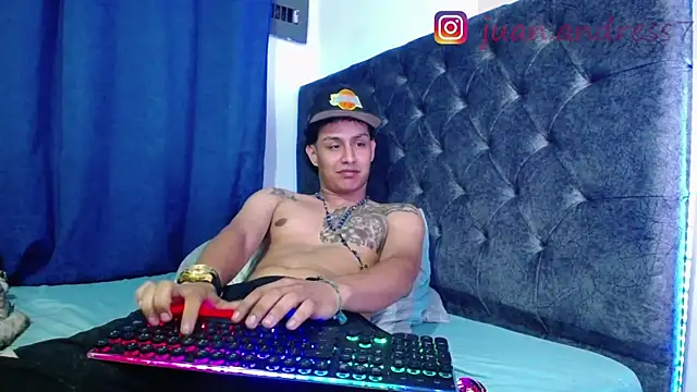 Snapshot of Stone_grey1_ chatting on February 16, 2026, 12:09 am Stone grey1 online show from February 16, 2026, 12:09 am