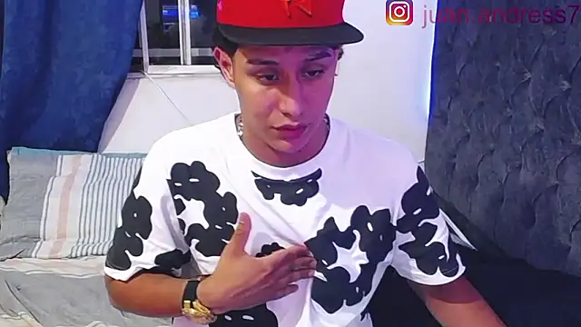 Snapshot of Stone_grey1_ chatting on February 2, 2026, 5:50 am Stone grey1 online show from February 2, 2026, 5:50 am