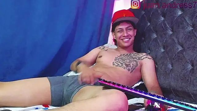 Snapshot of Stone_grey1_ chatting on December 16, 2025, 4:28 am Stone grey1 online show from December 16, 2025, 4:28 am