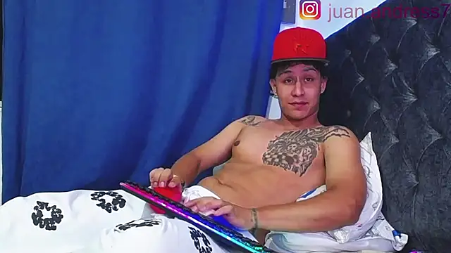 Snapshot of Stone_grey1_ chatting on December 19, 2025, 2:37 am Stone grey1 online show from December 19, 2025, 2:37 am