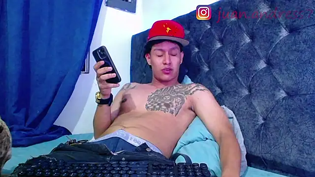 Snapshot of Stone_grey1_ chatting on February 18, 2026, 1:03 am Stone grey1 online show from February 18, 2026, 1:03 am