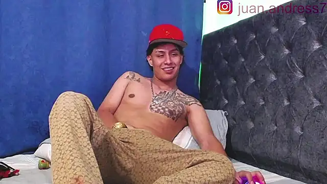 Snapshot of Stone_grey1_ chatting on February 20, 2026, 6:37 am Stone grey1 online show from February 20, 2026, 6:37 am