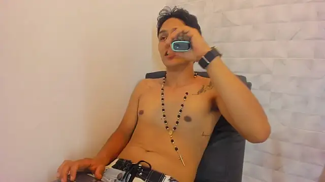 Snapshot of Stone_grey1_ chatting on March 18, 2025, 2:40 am Stone grey1 online show from March 18, 2025, 2:40 am