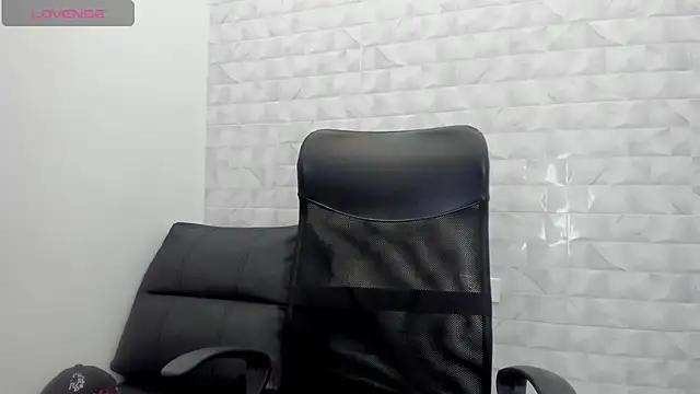 Snapshot of Stone_grey1_ chatting on March 13, 2025, 11:16 pm Stone grey1 online show from March 13, 2025, 11:16 pm