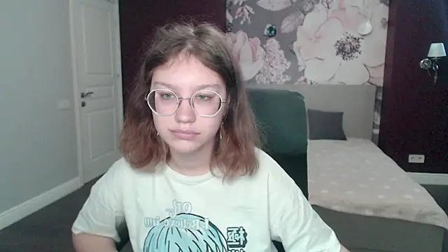 AngelinaLow online show from March 18, 2025, 9:34 am