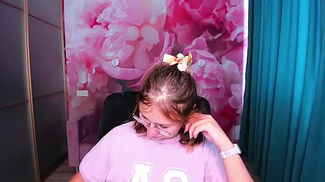 AngelinaLow online show from September 16, 2025, 11:44 am