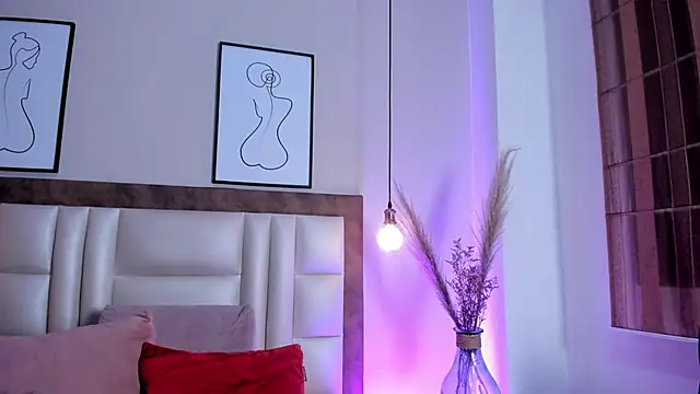 BeckyVidal online show from December 18, 2025, 6:12 pm