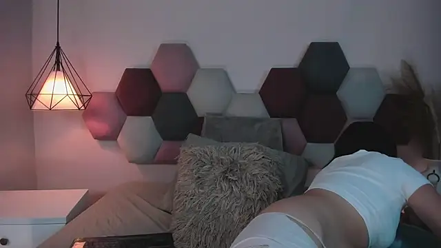 BeckyVidal online show from November 24, 2025, 6:08 pm