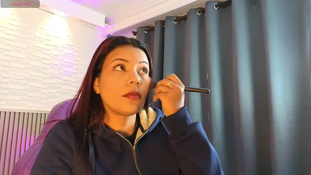 TiffanyWalk online show from April 22, 2026, 12:34 pm