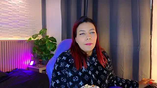 TiffanyWalk online show from November 6, 2025, 11:14 am