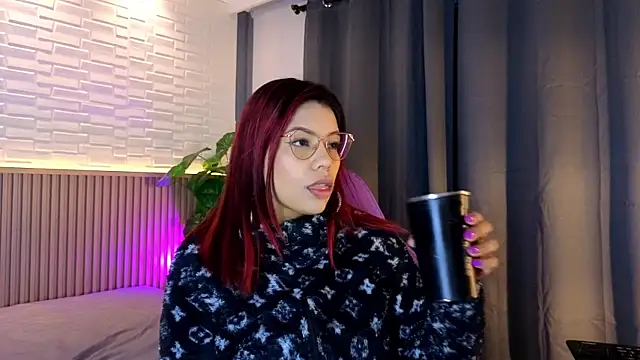 TiffanyWalk online show from October 22, 2025, 10:47 am