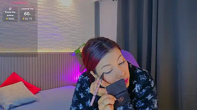 TiffanyWalk online show from October 1, 2025, 11:03 am