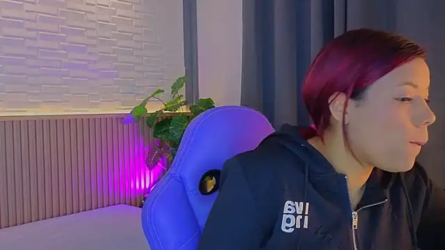 TiffanyWalk online show from October 3, 2025, 11:12 am