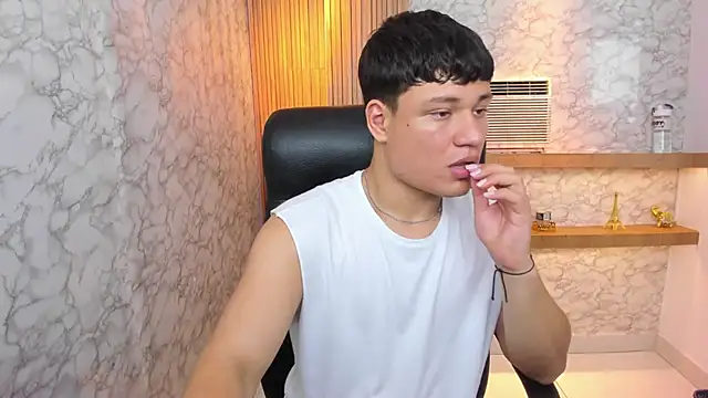 AndrewPeach  online show from September 23, 2025, 8:16 pm