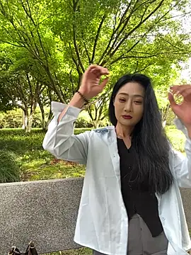 linger-23 online show from April 10, 2026, 6:42 am