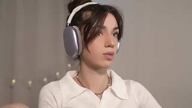 mystica  online show from November 28, 2025, 9:09 am