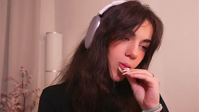 mystica  online show from November 11, 2025, 6:41 am