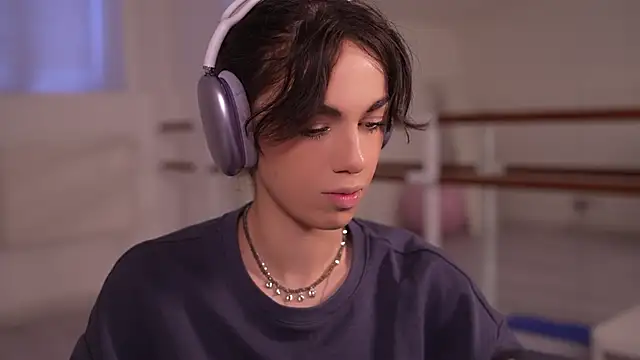 mystica  online show from October 24, 2025, 6:12 am