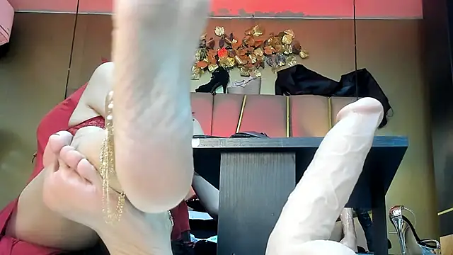 Kendraa Hot online show from April 2, 2026, 8:48 pm