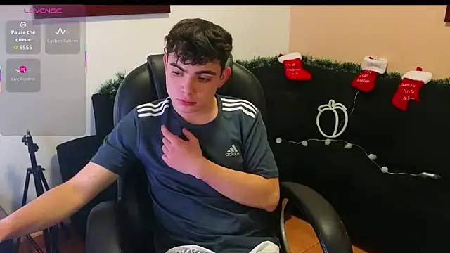 Snapshot of lukeboyce33 chatting on November 12, 2025, 1:32 am lukeboyce33 online show from November 12, 2025, 1:32 am