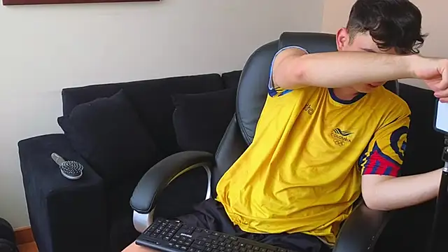 Snapshot of lukeboyce33 chatting on September 23, 2025, 4:47 pm lukeboyce33 online show from September 23, 2025, 4:47 pm