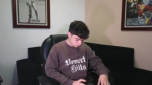 Snapshot of lukeboyce33 chatting on May 29, 2026, 1:44 am lukeboyce33 online show from May 29, 2026, 1:44 am