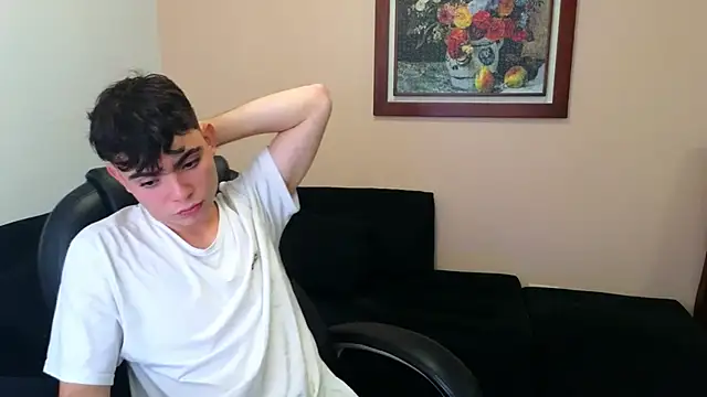 Snapshot of lukeboyce33 chatting on October 16, 2025, 10:18 pm lukeboyce33 online show from October 16, 2025, 10:18 pm