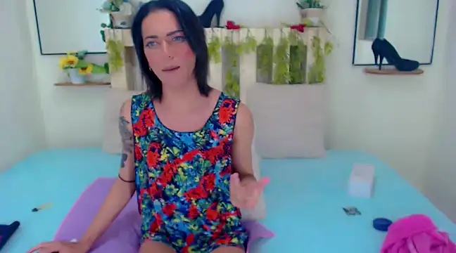 Snapshot of Emily-Ava_ chatting on March 23, 2025, 12:47 am Emily-Ava online show from March 23, 2025, 12:47 am