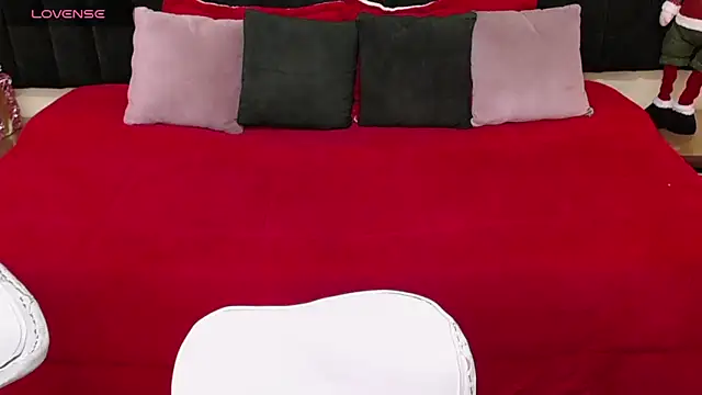 Snapshot of ailyn_maury chatting on December 17, 2025, 12:37 am ailyn maury online show from December 17, 2025, 12:37 am