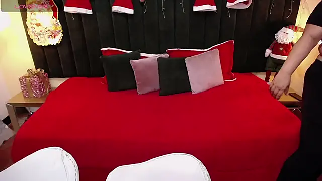 Snapshot of ailyn_maury chatting on December 16, 2025, 1:21 am ailyn maury online show from December 16, 2025, 1:21 am