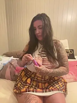 Badgyalbella online show from April 11, 2026, 7:17 pm