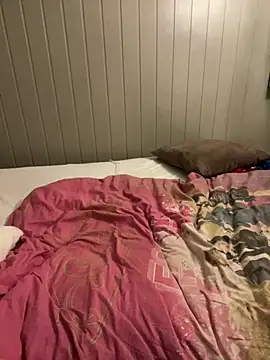 Badgyalbella online show from April 16, 2026, 9:39 pm