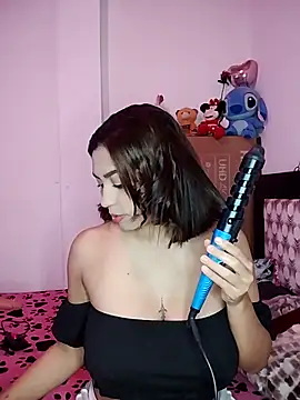 dayancarolina  online show from March 13, 2026, 12:32 pm