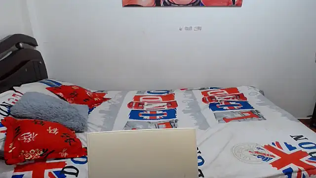 Snapshot of Tu-Reina chatting on October 28, 2025, 2:12 am Tu-Reina online show from October 28, 2025, 2:12 am