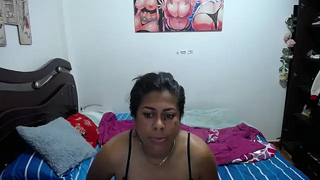 Snapshot of Tu-Reina chatting on November 14, 2025, 9:24 am Tu-Reina online show from November 14, 2025, 9:24 am