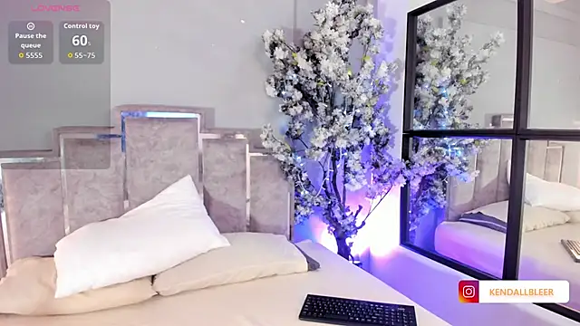 Snapshot of Kendallbleer chatting on October 26, 2025, 11:54 am Kendallbleer online show from October 26, 2025, 11:54 am