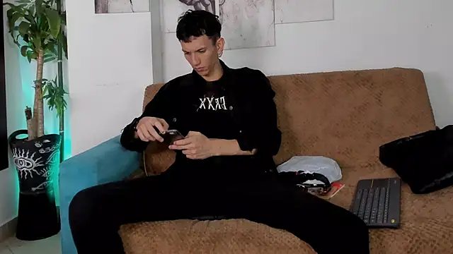 Snapshot of Giotrashy chatting on December 17, 2025, 12:15 am Giotrashy online show from December 17, 2025, 12:15 am