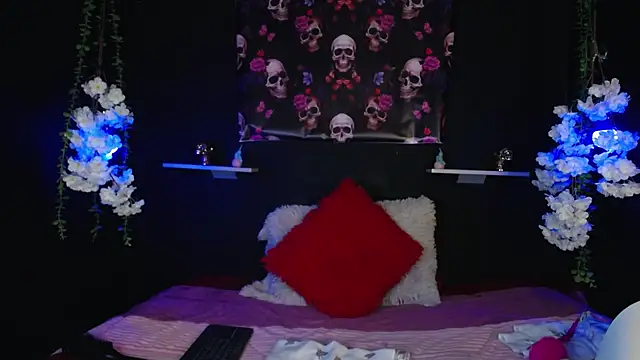 Hairydoll  online show from October 19, 2025, 7:05 pm