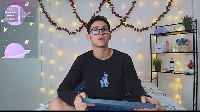 Snapshot of Danny-Swift13 chatting on March 17, 2025, 1:18 pm Danny-Swift13 online show from March 17, 2025, 1:18 pm