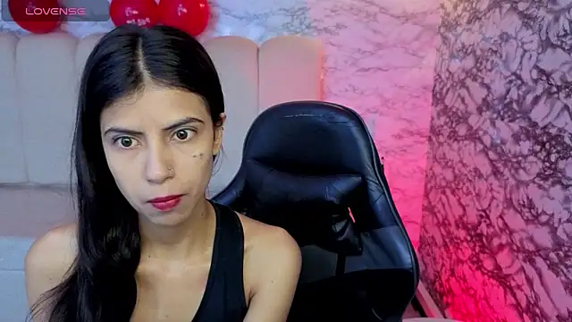 Snapshot of _Kitty_v chatting on February 16, 2026, 1:21 pm Kitty v online show from February 16, 2026, 1:21 pm