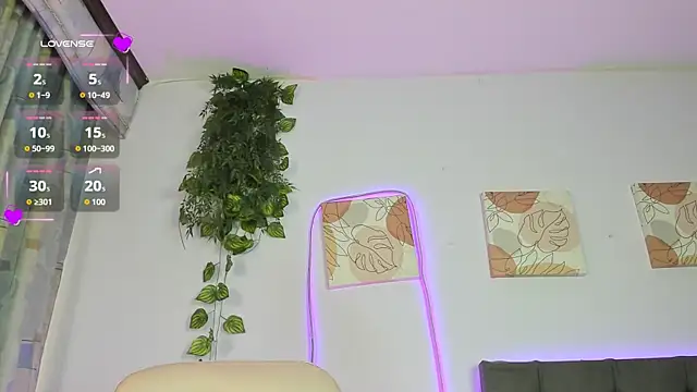 Snapshot of Quiinn_bx chatting on February 17, 2026, 7:44 pm Quiinn bx online show from February 17, 2026, 7:44 pm