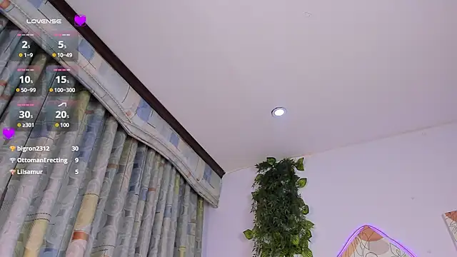 Snapshot of Quiinn_bx chatting on February 7, 2026, 8:28 pm Quiinn bx online show from February 7, 2026, 8:28 pm