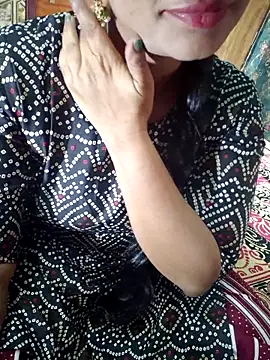 Snapshot of Shalini_telugu09 chatting on November 7, 2025, 5:12 am Shalini telugu09 online show from November 7, 2025, 5:12 am