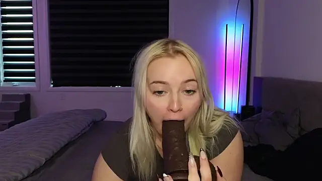 margot robbie7 online show from October 21, 2025, 9:58 pm