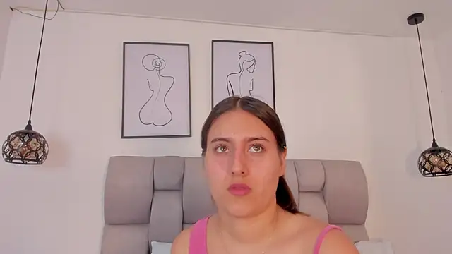 Hanna Evans   online show from September 29, 2025, 12:22 pm