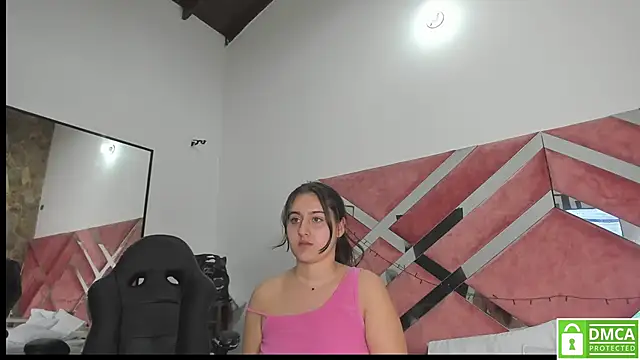 Hanna Evans   online show from March 15, 2025, 10:24 am