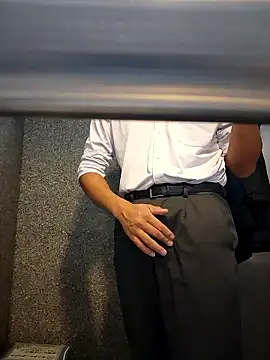 Snapshot of ikeike-kun chatting on November 17, 2025, 9:13 am ikeike-kun online show from November 17, 2025, 9:13 am