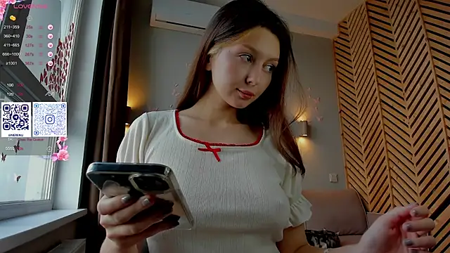 nerenuu  online show from September 26, 2025, 10:22 am