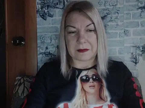 Snapshot of Lillia_Ray chatting on January 6, 2026, 6:17 am Lillia Ray online show from January 6, 2026, 6:17 am